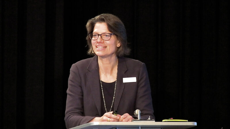 Dr. med. Felicitas Sigrist bei ihrem Vortrag am Hohenegger Symposium