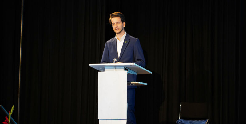 Lukas Repnik auf der Symposium-Bühne